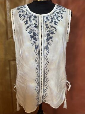 Time and Tru White Top with Navy Embroidery